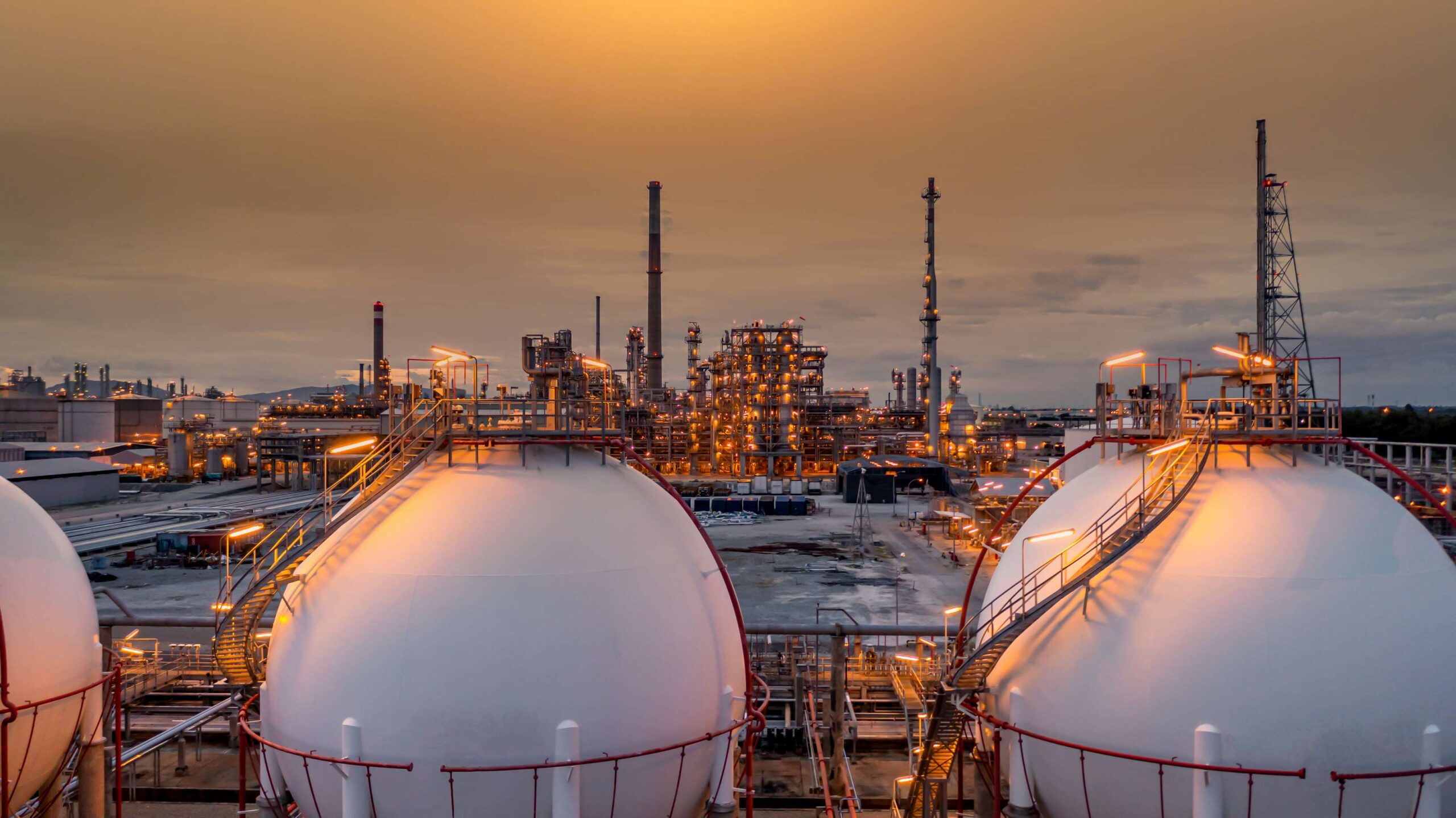 //bowsherps.com/wp-content/uploads/2023/03/gas-storage-sphere-tank-in-petrochemical-industry-2023-01-24-13-14-06-utc-Copy-scaled.jpg