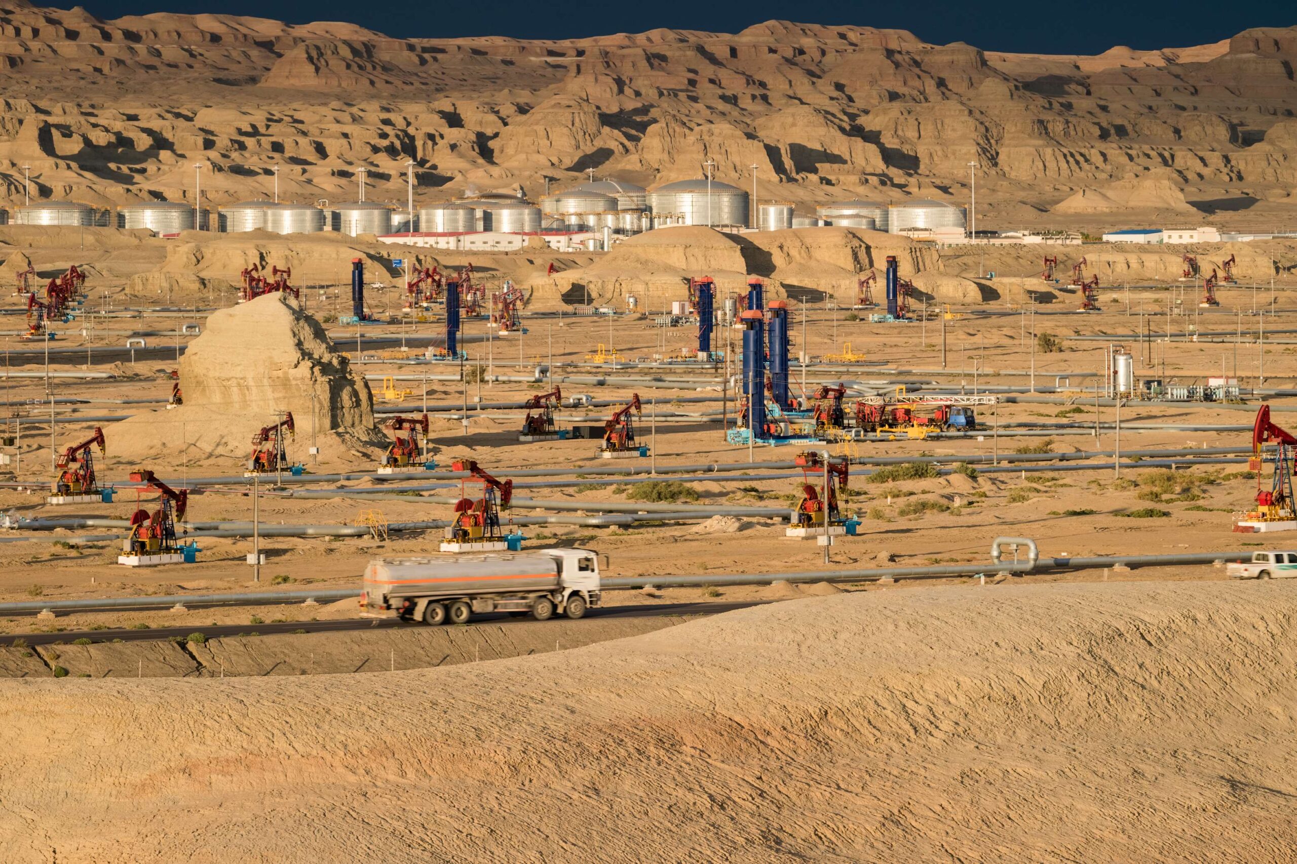 //bowsherps.com/wp-content/uploads/2023/03/gobi-oil-field-operation-area-closeup-2021-08-26-17-53-31-utc-scaled.jpg